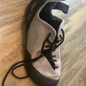Unisex Climbing Shoe in Black and Gray